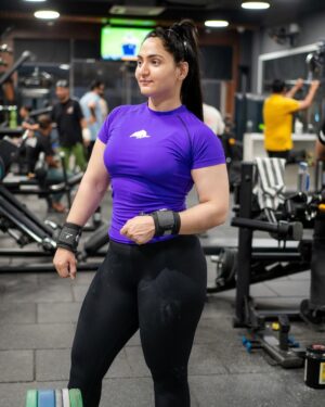 Monika Dalal Instagram - 💜💜 
Tee by @the_wild_verve 
Use my code MONIKA15 for extra discount❤️

#mondaymotivation #motivation #picoftheday #myhappyplace #gymgirl #cuttingseason #strenghtandconditioning #himachalday #dhoni #navratri #durgapooja #wildverve #girlwholifts #compressiontee