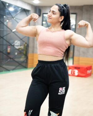 Monika Dalal Instagram - Winter gaining is almost done 🧿🫶🏻
#monday #mondaymotivation #wintergains #girlwithmuscles #girlwholifts #munnawarfaruqi #trendingoninstagram #instagramviral #gymrat #strenghttraining