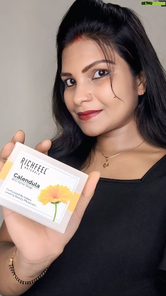 Monika Kushwah - 1.2K Likes - Not a trend, a trusted tradition.
40 years of clear and radiant skin, naturally. ✨✨
Richfeel calendula anti acne soap..

Richfeel Naturals, Calendula Soap, Anti Acne, Prevents Acne, Controls Oiliness, Acne Reduction, Gentle Cleansing, Face Brightening, Lighten Complexion, Reduce Pigmentation, Healthy Glow

#fashionista_monika #richfeelnaturals #calendulasoap #richfeel