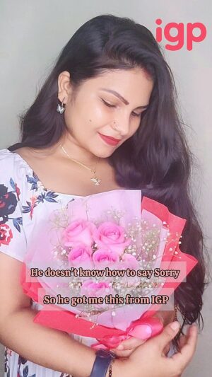 Monika Kushwah Instagram - He doesn't know how to say Sorry so he got this from @igpcom 💐 🎁 ❤️
Bouquet, Gift , Hamper for every occasion
Gift, bouquet, flowers, Hamper, couple goals , Gift ideas, personalized, same day delivery
#igp #GiftThatFeeling #IGPFam #AmazingGiftsSamayPar #igpcakefest
#instagram #creators
#fashionista_monika #bouquet #flowers #gifting
