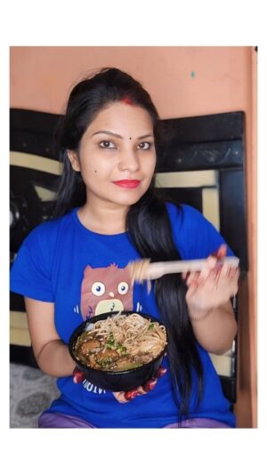 Monika Kushwah Instagram - Bring big flavour to the Big Game -Rs. 179 is all you need @official_bigbowl
#BigGameBigBowl