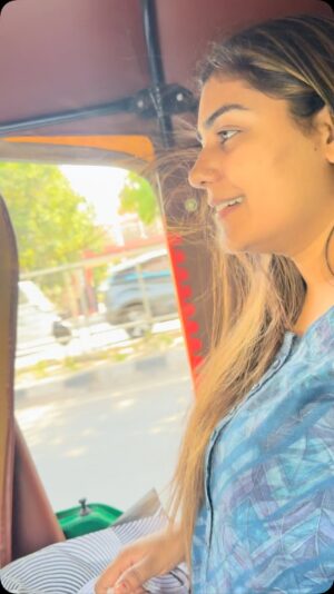 Monika Sharma Instagram - Tampoo ride✌️
#MonikaSharma #Insta #Singer