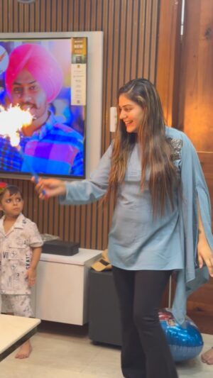 Monika Sharma Instagram - Jaat ki setting😜 
#MonikaSharma #instagram #jaatkisetting #jaatkisettingsu❤️✌🏻 #trendingsong #viral