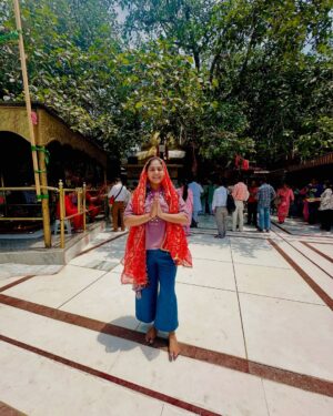 Monika Sharma Instagram - Birthday blessings at माता चिंतपूर्णी जी 🙏🏻
जय माता दी 

@monikasharma_official 

#moniksharmaofficial #monikasharma #post #birthday #religious