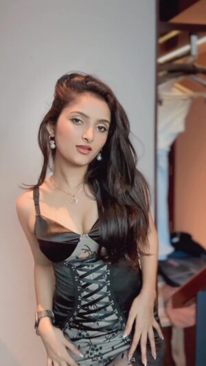 Monika Yadav Instagram - Spice🌶️🥵
.
#reels #reels #reelsinstagram #instagram #foryou #reelitfeelit #viralvideos #fun #public #bike #motogirl #explore