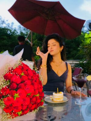 Monika Yadav Instagram - Grateful for the love, lessons & glow. Here’s to another beautiful chapter 💫
.
#itsmyday #birthday #birthdaygirl #birthdaycake #birthdaylove #birthdayoutfit #outfittoday #photoshoot #explore #foryou #love #instamood #instagood