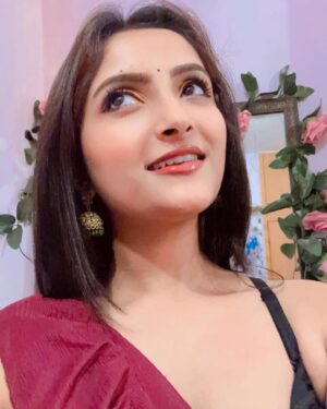 Monika Yadav Instagram - सीधी सी साधी सी🌙
.
#instagram #foryou #saree #instagood #instafeed