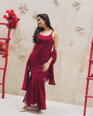 Monika Yadav Instagram - Hello 2025 ✨
. Wearing this beautiful 👗from @surtisilk
.
#OOTD #InstaViral #DesiStyle #FashionInspo #SlayTheDay #TrendSetter #EthnicVibes #StyleGoals #InstaFashion #glowup