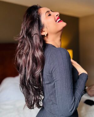 Monika Yadav Instagram - Golden hour hits different 🌞✨ Let the sunshine remind you to glow from within✨
.
#SunKissed #GoldenHourVibes #GoldenHourGlow #ExplorePage #AestheticFeed #PhotoOfTheDay #NaturalBeauty #ChasingSunlight #ViralPost #ContentCreator #instagood #ootd