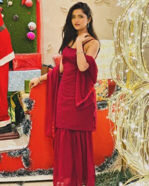Monika Yadav Instagram - Hello 2025 ✨
. Wearing this beautiful 👗from @surtisilk
.
#OOTD #InstaViral #DesiStyle #FashionInspo #SlayTheDay #TrendSetter #EthnicVibes #StyleGoals #InstaFashion #glowup