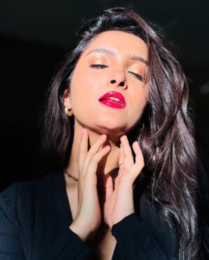 Monika Yadav Instagram - Golden hour hits different 🌞✨ Let the sunshine remind you to glow from within✨
.
#SunKissed #GoldenHourVibes #GoldenHourGlow #ExplorePage #AestheticFeed #PhotoOfTheDay #NaturalBeauty #ChasingSunlight #ViralPost #ContentCreator #instagood #ootd