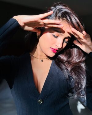 Monika Yadav Instagram - Golden hour hits different 🌞✨ Let the sunshine remind you to glow from within✨
.
#SunKissed #GoldenHourVibes #GoldenHourGlow #ExplorePage #AestheticFeed #PhotoOfTheDay #NaturalBeauty #ChasingSunlight #ViralPost #ContentCreator #instagood #ootd