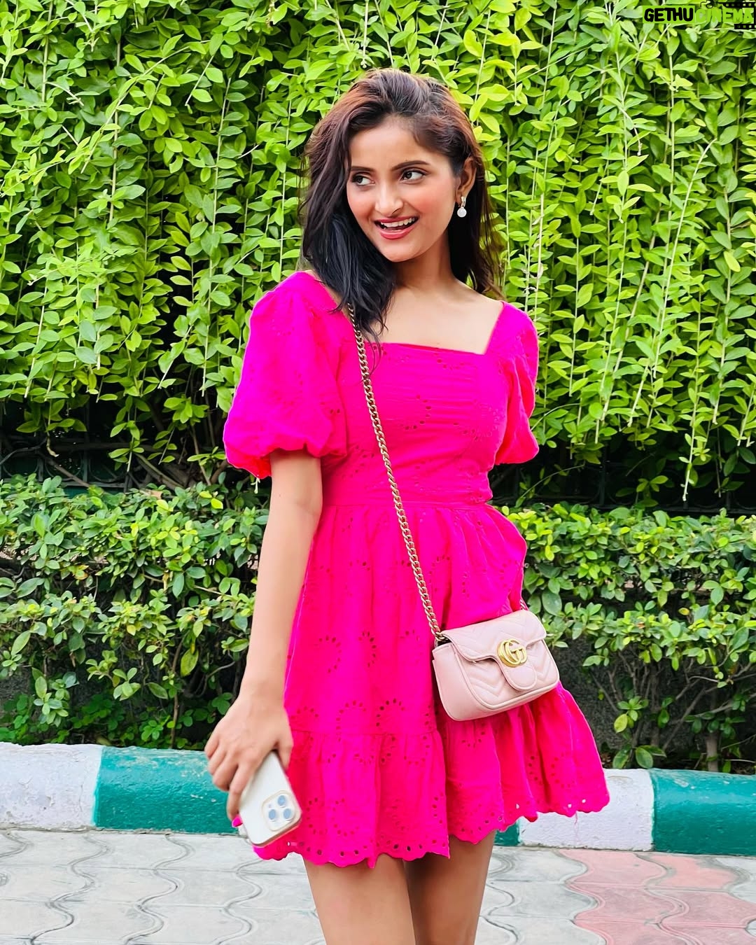 Monika Yadav - 1.8K Likes - Pink kissed💕
.
#monikayadav #outfitoftheday #fashion #photooftheday #instagram #post #instagood #zara