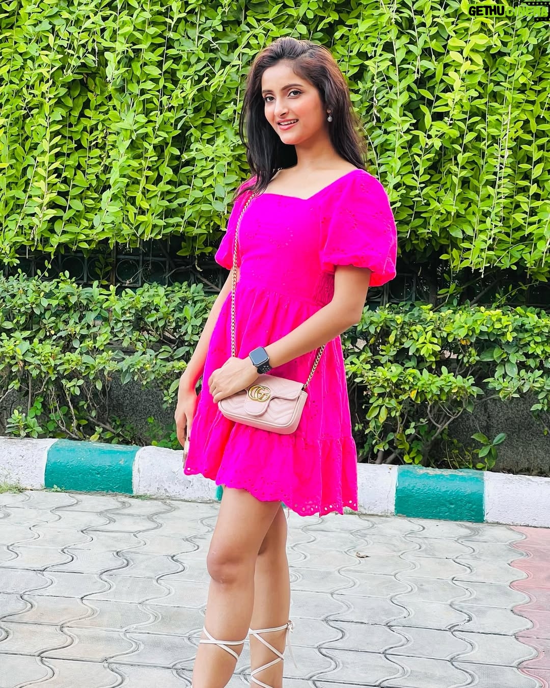 Monika Yadav - 1.8K Likes - Pink kissed💕
.
#monikayadav #outfitoftheday #fashion #photooftheday #instagram #post #instagood #zara