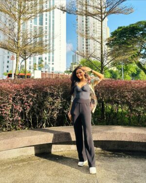 Monika Yadav Instagram - Good morning beautiful people😊🌻🌼🌸
.
#instagood #instagram #instalike #instadaily #instamood #post #sunkissed #unfiltered