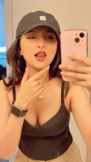 Monika Yadav Instagram - fell in ❤️