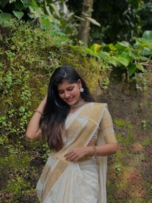 Monisha Blessy Instagram - Happy onam🌼