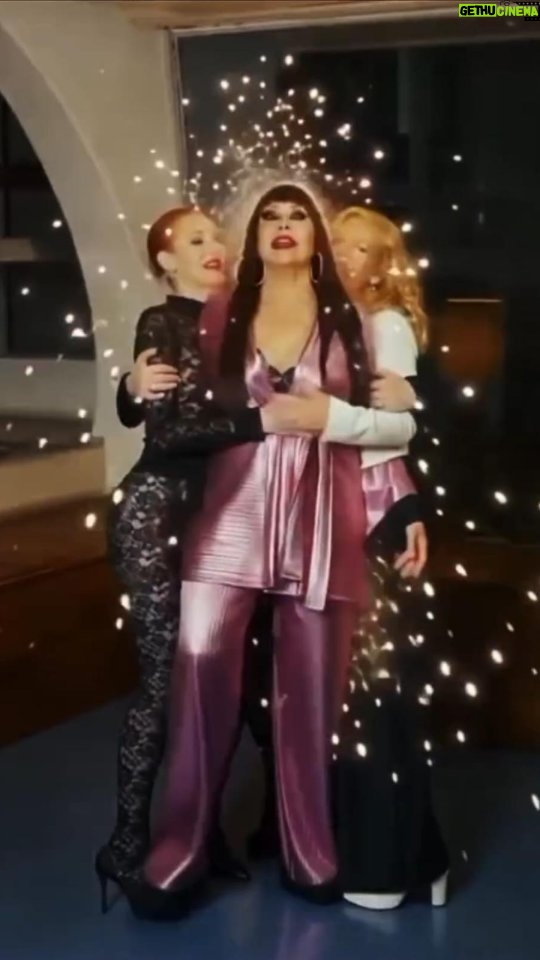 Moria Casán - 10.9K Likes - Repost @maxi_cardaci 

Gracias @escribiente83 por esta edición maravillosa para @moria_laone 💋👏🏻👏🏻👏🏻

@socastiglione @griseldasiciliani @ceciroth 
@galosottovip @chenetflix @miss_mercedesr