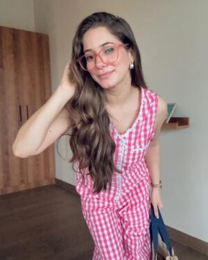 Mousha Khatri Instagram - Just your overachiever girl 
wrapping up a month full of 
back-to-back wins, lessons 
& love for the hustle 💫 

#julyrecap #lifelately #shootdiaries #grateful #thankful #hustlewithease #consistency #overachiever #bosslady #smallwins #wrapup