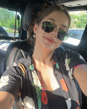 Mousha Khatri Instagram - Just your overachiever girl 
wrapping up a month full of 
back-to-back wins, lessons 
& love for the hustle 💫 

#julyrecap #lifelately #shootdiaries #grateful #thankful #hustlewithease #consistency #overachiever #bosslady #smallwins #wrapup