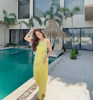 Mousha Khatri Instagram - Took two days off and called it therapy ☀️💋
48 hours of doing nothing and loving every second! 

🏡 @vildefarms
.
.
.
#staycation #minibreak #selfiediaries #poolside #lifelately #softgirlera #chillscenes #withfam