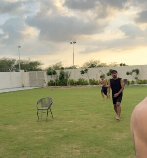 Mousha Khatri Instagram - Took two days off and called it therapy ☀️💋
48 hours of doing nothing and loving every second!
🏡 @vildefarms
.
.
.
#staycation #minibreak #selfiediaries #poolside #lifelately #softgirlera #chillscenes #withfam