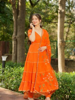 Mousha Khatri Instagram - Modern muse ✨
Shoot for: @ekadorioffical
#shootdiaries #bollywoodvibes #indianmuse #timelesssaree #festivemood #sareestories #indianaesthetic #jaipurdiaries #ethnicvibes