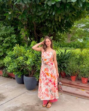 Mousha Khatri Instagram - Best activity in stormy weather ☕️☁️
Work and coffee 🙂↔️
PC: @tanushka_pathak_ @5x_digitals 💕
#workandtravel #coffeevibes #rainydayoutfit #instamood #ootd #styleinspo #outfitdiaries #coffeeandchill