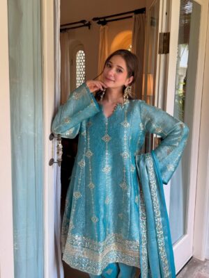 Mousha Khatri Instagram - Desi girl aesthetics ft. @idaho_o 🪷🪞✨
MUA: @makeupby_sonalpreet
Hair: @ishashairandmakeup
.
.
.
.
#desigirl #desiaesthetic #indianoutfit #festivewear #indianethnicwear #ethnicwear #idahoclothing #outfitinspo #festiveseason #indianaesthetics #desi #desicombo #festivefit