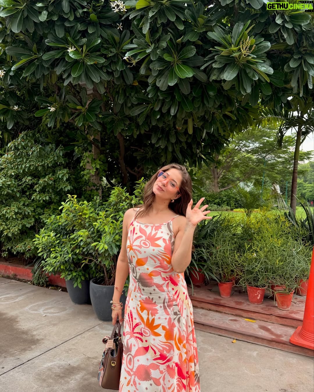 Mousha Khatri - 6K Likes - Best activity in stormy weather ☕️☁️ 
Work and coffee 🙂‍↔️ 
 
PC: @tanushka_pathak_ @5x_digitals 💕

#workandtravel #coffeevibes #rainydayoutfit #instamood #ootd #styleinspo #outfitdiaries #coffeeandchill