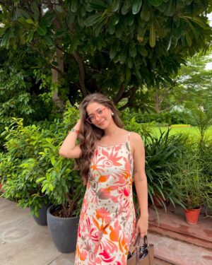 Mousha Khatri Instagram - Best activity in stormy weather ☕️☁️
Work and coffee 🙂↔️
PC: @tanushka_pathak_ @5x_digitals 💕
#workandtravel #coffeevibes #rainydayoutfit #instamood #ootd #styleinspo #outfitdiaries #coffeeandchill