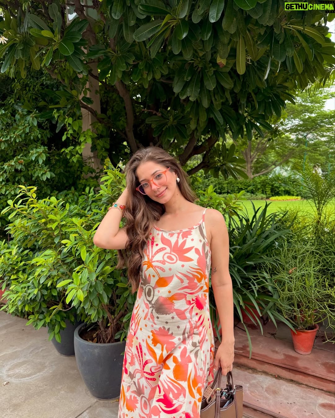 Mousha Khatri - 6K Likes - Best activity in stormy weather ☕️☁️ 
Work and coffee 🙂‍↔️ 
 
PC: @tanushka_pathak_ @5x_digitals 💕

#workandtravel #coffeevibes #rainydayoutfit #instamood #ootd #styleinspo #outfitdiaries #coffeeandchill