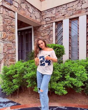 Mousha Khatri Instagram - Pretty sure this is my good side 😌✨ 

#ootd #randompost #moushadiaries #mosam #barishkamosam #aftershoot
