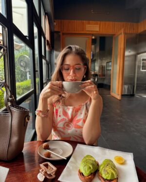 Mousha Khatri Instagram - Best activity in stormy weather ☕️☁️ 
Work and coffee 🙂‍↔️ 
 
PC: @tanushka_pathak_ @5x_digitals 💕

#workandtravel #coffeevibes #rainydayoutfit #instamood #ootd #styleinspo #outfitdiaries #coffeeandchill