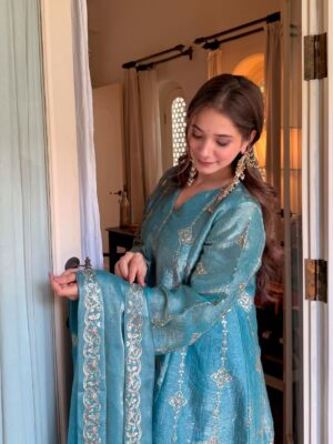 Mousha Khatri Instagram - Desi girl aesthetics ft. @idaho_o 🪷🪞✨

MUA: @makeupby_sonalpreet 
Hair: @ishashairandmakeup 
.
.
.
.
#desigirl #desiaesthetic #indianoutfit #festivewear #indianethnicwear #ethnicwear #idahoclothing #outfitinspo #festiveseason #indianaesthetics #desi #desicombo #festivefit