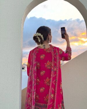 Mousha Khatri Instagram - Just posting these for the vibe 🌞📷
#shootday #bts #sunsets #jaipurcity #pinkcity #calmskies #goldenhour #happyhour #happyme #randomclick #grateful