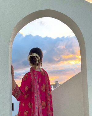 Mousha Khatri Instagram - Just posting these for the vibe 🌞📷

#shootday #bts #sunsets #jaipurcity #pinkcity #calmskies #goldenhour #happyhour #happyme #randomclick #grateful