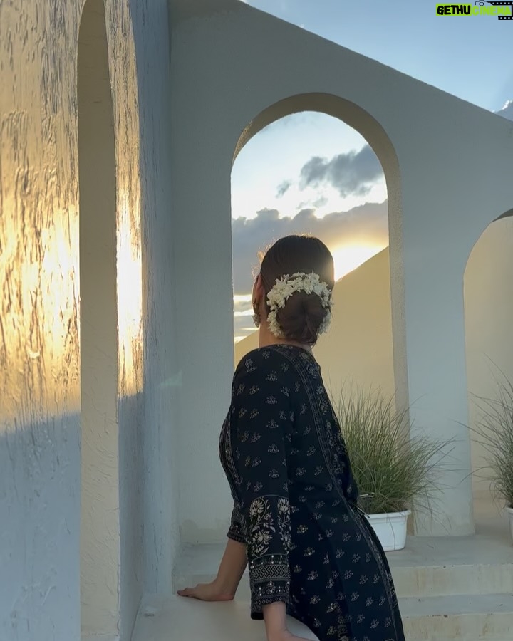 Mousha Khatri - 4.1K Likes - Just posting these for the vibe 🌞📷

#shootday #bts #sunsets #jaipurcity #pinkcity #calmskies #goldenhour #happyhour #happyme #randomclick #grateful