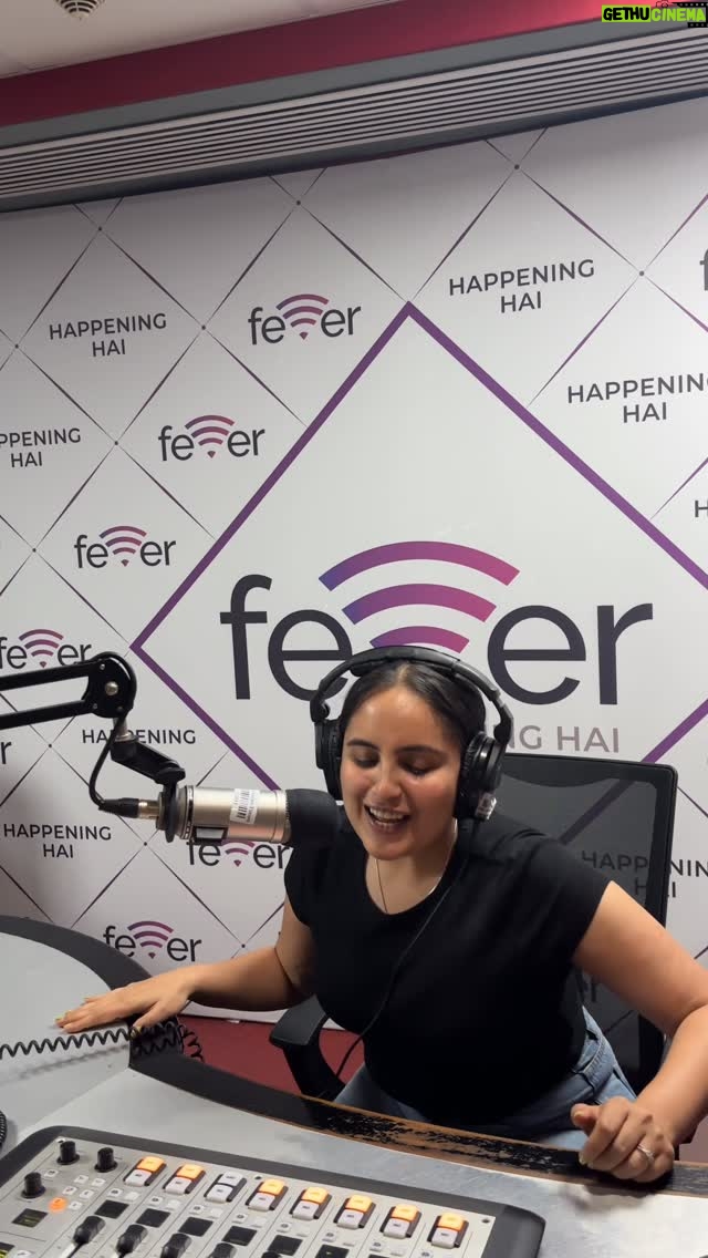 Mridanjli Rawal - 12.9K Likes - Moonlighting?! 😝😝 Mere bosses bus ye reel na dekh lein😝😝
:
#instamood #moonlighting #passion #rj #mridanjlirawal #creator #howtomakemoney