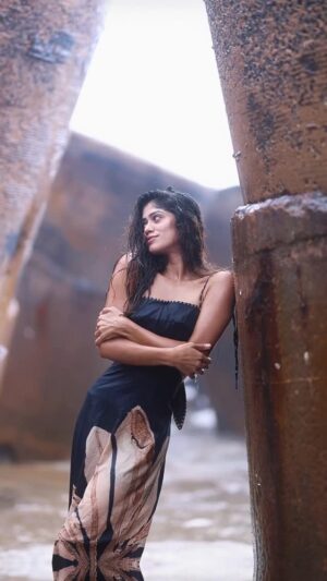 Mridhula korapati Instagram - edho edho solla 🖤
Camera : @seyonarastudios
Edit : @vj_.photography._
@mannin.mainthan.malaysia @sapasaproduction @mku_malaysiakalaiulagam @supervijayoffl @thivansreetharan
#mridhulakorapati