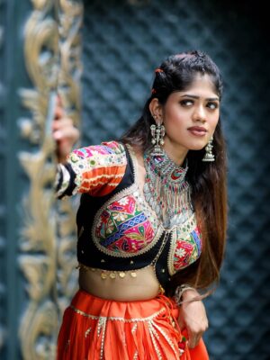 Mridhula korapati Instagram - Radiance ✨
comment ur fav pic 🔱
Makeup : @glownshine_bridalmakeover
Camera : @kickyoga
Location : @elementsoneastcoast
Outfit : @avira_gurukul
Earrings : @aabaranam_adyar
#navaratri #mridhulakorapati