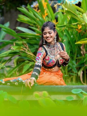 Mridhula korapati Instagram - Radiance ✨
comment ur fav pic 🔱
Makeup : @glownshine_bridalmakeover
Camera : @kickyoga
Location : @elementsoneastcoast
Outfit : @avira_gurukul
Earrings : @aabaranam_adyar
#navaratri #mridhulakorapati
