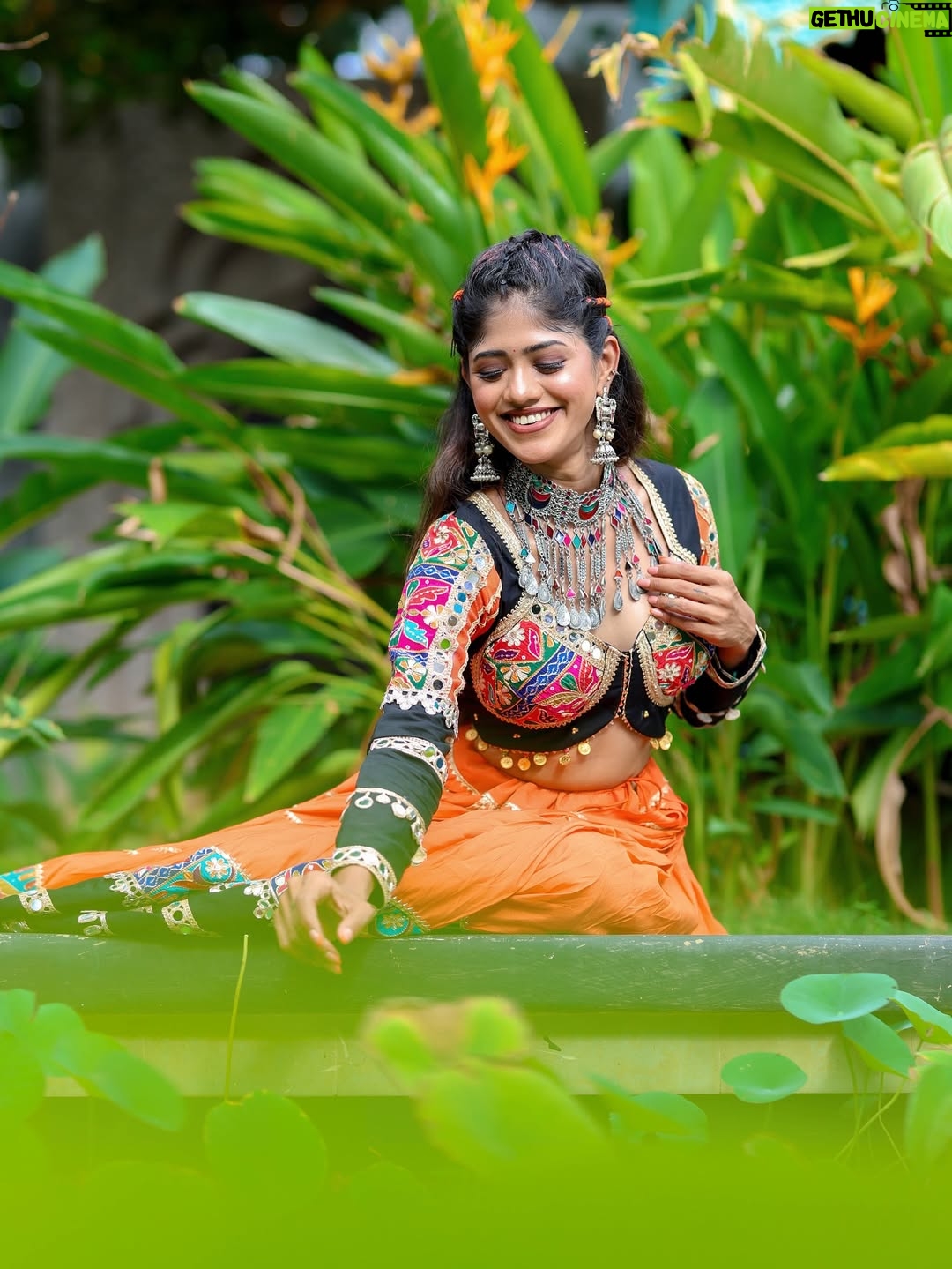Mridhula korapati - 11.3K Likes - Radiance ✨

comment ur fav pic 🔱
Makeup : @glownshine_bridalmakeover
Camera : @kickyoga
Location : @elementsoneastcoast
Outfit : @avira_gurukul
Earrings : @aabaranam_adyar 

#navaratri #mridhulakorapati