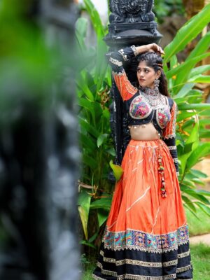 Mridhula korapati Instagram - Radiance ✨
comment ur fav pic 🔱
Makeup : @glownshine_bridalmakeover
Camera : @kickyoga
Location : @elementsoneastcoast
Outfit : @avira_gurukul
Earrings : @aabaranam_adyar
#navaratri #mridhulakorapati