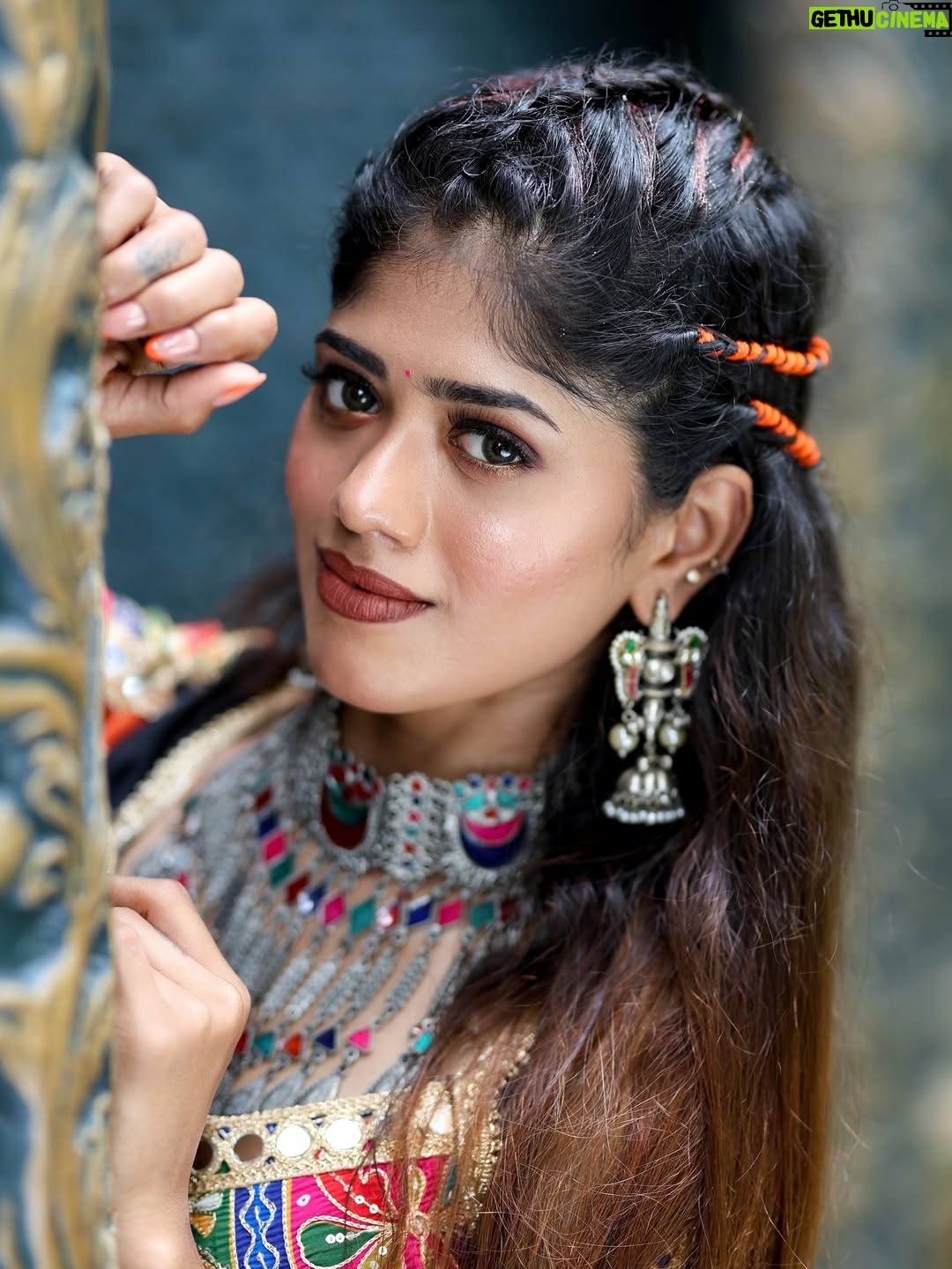 Mridhula korapati - 11.3K Likes - Radiance ✨

comment ur fav pic 🔱
Makeup : @glownshine_bridalmakeover
Camera : @kickyoga
Location : @elementsoneastcoast
Outfit : @avira_gurukul
Earrings : @aabaranam_adyar 

#navaratri #mridhulakorapati