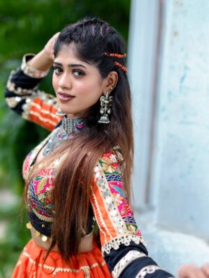 Mridhula korapati Instagram - Radiance ✨
comment ur fav pic 🔱
Makeup : @glownshine_bridalmakeover
Camera : @kickyoga
Location : @elementsoneastcoast
Outfit : @avira_gurukul
Earrings : @aabaranam_adyar
#navaratri #mridhulakorapati