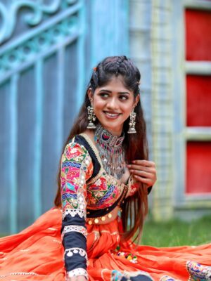 Mridhula korapati Instagram - Radiance ✨
comment ur fav pic 🔱
Makeup : @glownshine_bridalmakeover
Camera : @kickyoga
Location : @elementsoneastcoast
Outfit : @avira_gurukul
Earrings : @aabaranam_adyar
#navaratri #mridhulakorapati