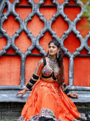 Mridhula korapati Instagram - Radiance ✨
comment ur fav pic 🔱
Makeup : @glownshine_bridalmakeover
Camera : @kickyoga
Location : @elementsoneastcoast
Outfit : @avira_gurukul
Earrings : @aabaranam_adyar
#navaratri #mridhulakorapati