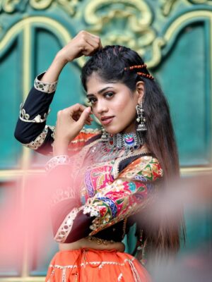 Mridhula korapati Instagram - Radiance ✨
comment ur fav pic 🔱
Makeup : @glownshine_bridalmakeover
Camera : @kickyoga
Location : @elementsoneastcoast
Outfit : @avira_gurukul
Earrings : @aabaranam_adyar
#navaratri #mridhulakorapati