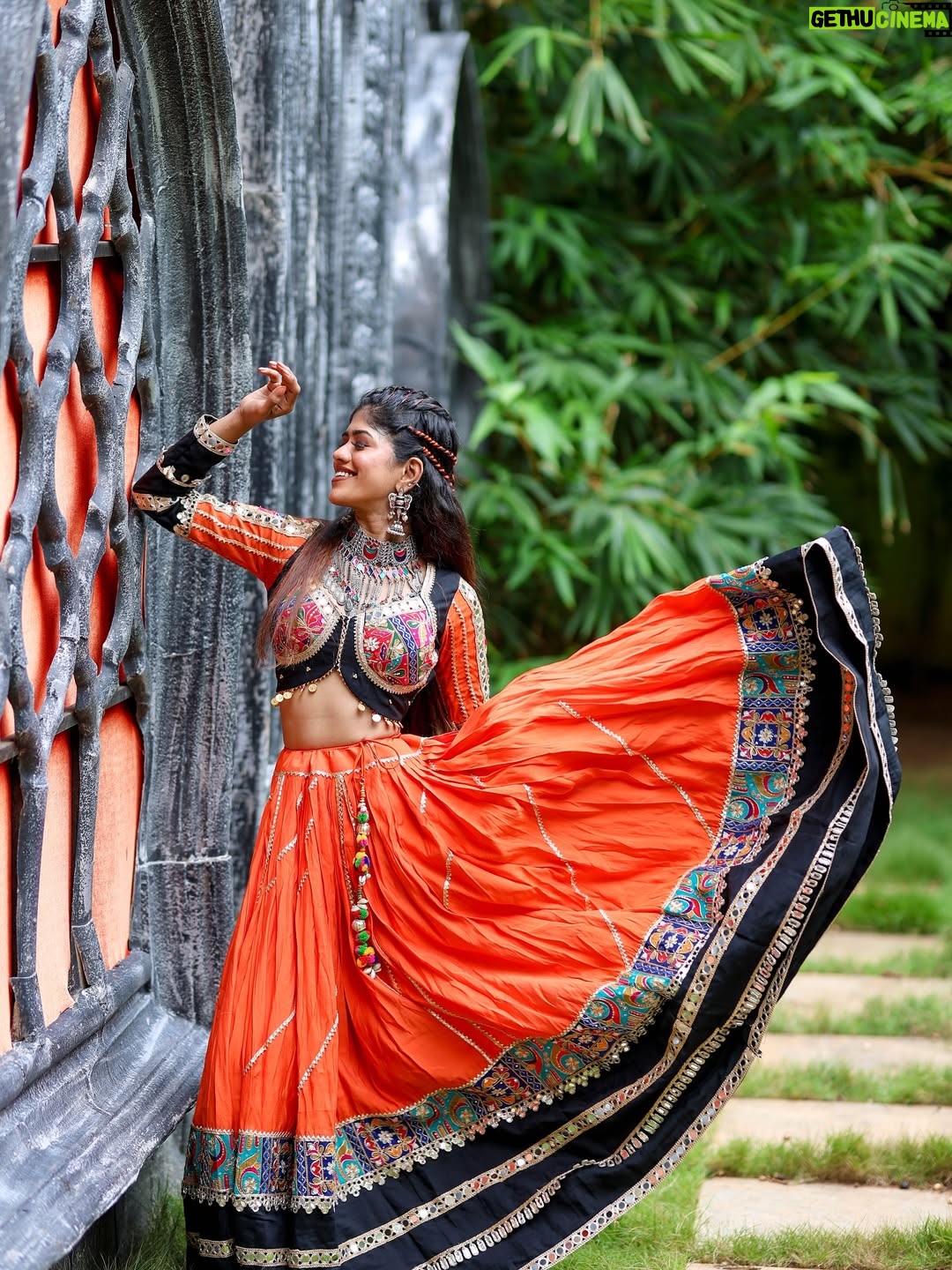 Mridhula korapati - 11.3K Likes - Radiance ✨

comment ur fav pic 🔱
Makeup : @glownshine_bridalmakeover
Camera : @kickyoga
Location : @elementsoneastcoast
Outfit : @avira_gurukul
Earrings : @aabaranam_adyar 

#navaratri #mridhulakorapati